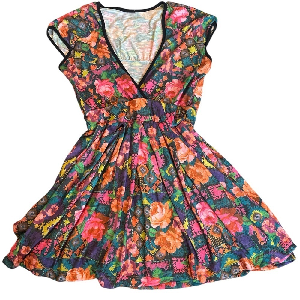 4/$25 Floral V-Neck Dress Size M